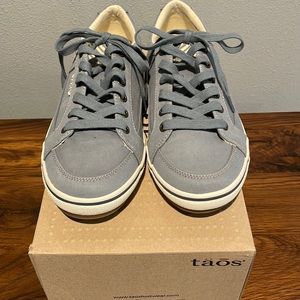 Taos Moc Star size 8